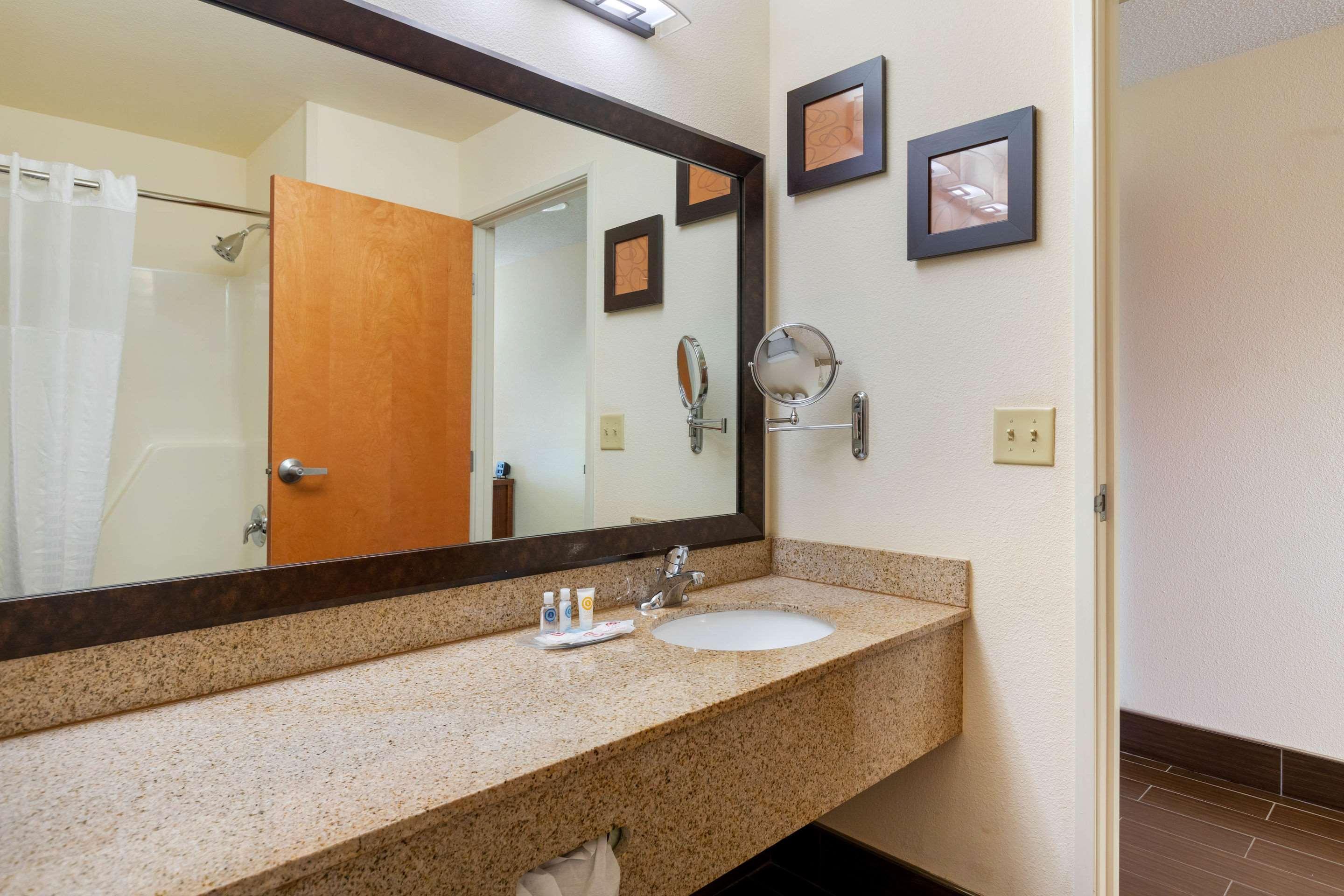 Comfort Suites Stevensville - St Joseph Esterno foto
